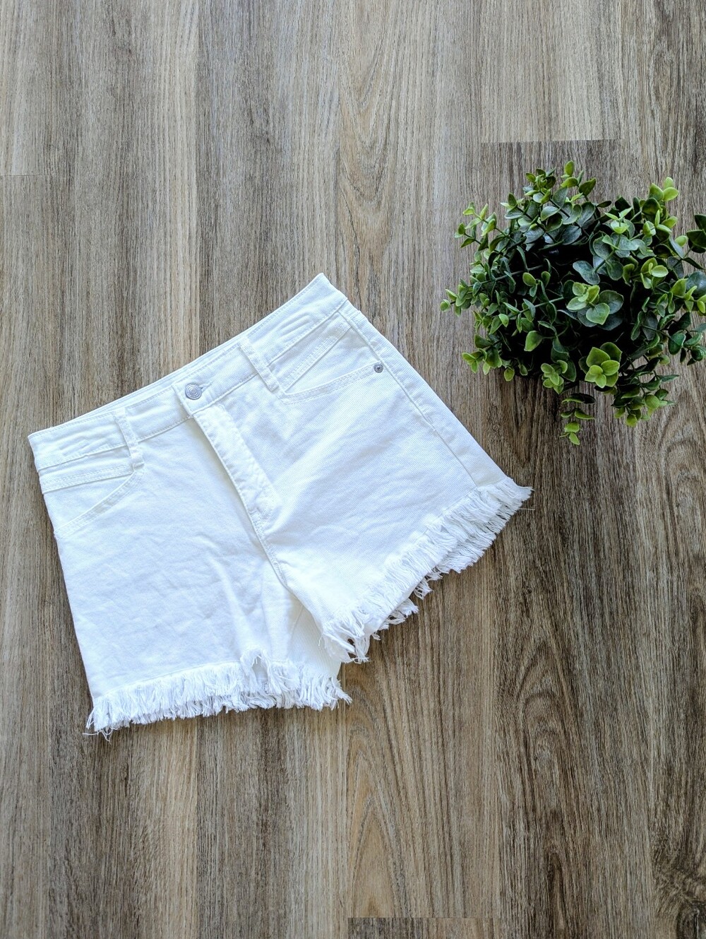 Sofia Vergara White Frayed Hem Denim Shorts